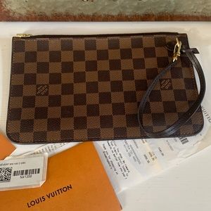 Louis Vuitton bag authentic like new